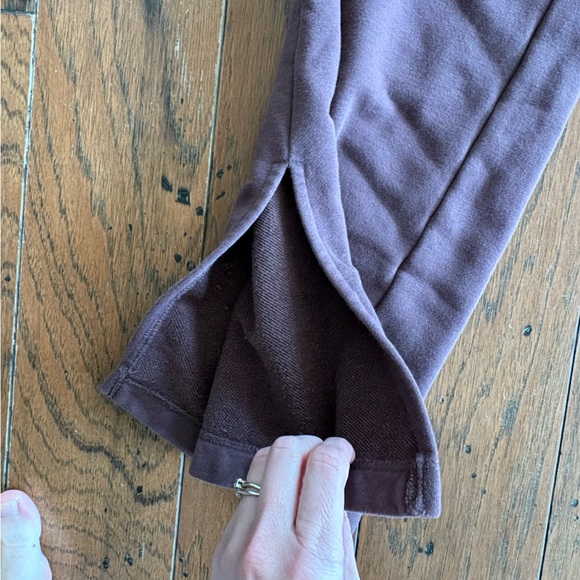 Vuori sweatpants medium with side slit at hems - Picture 4 of 8
